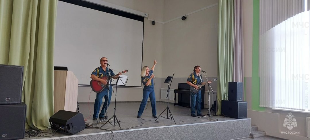 Группа “Встреча” выступила с благотворительным концертом в посёлке Пригородный