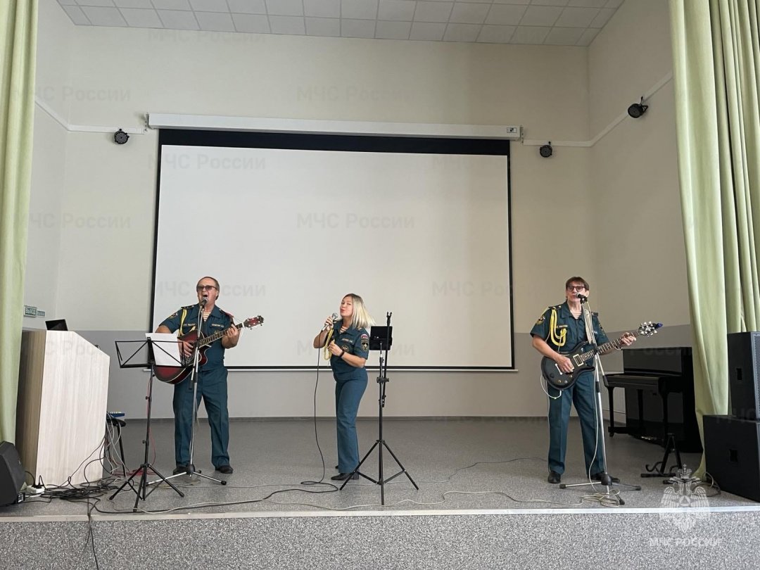 Группа “Встреча” выступила с благотворительным концертом в посёлке Пригородный
